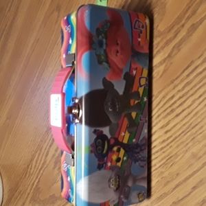Trolls tin